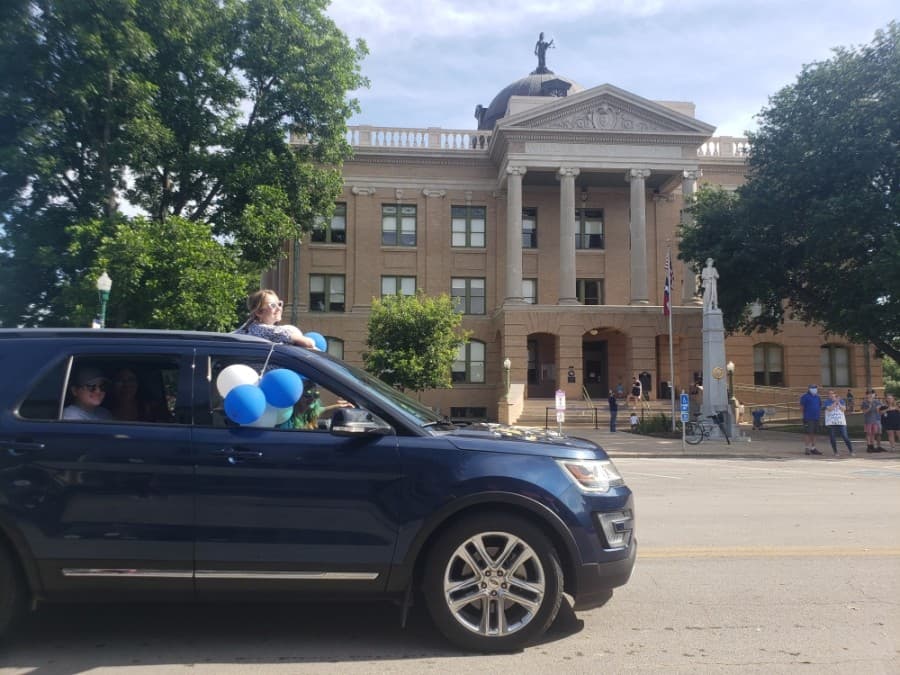 The Georgetown ISD seniors' parade passes the Williamson County Courthouse May 29. (Ali Linan/Community Impact Newspaper)