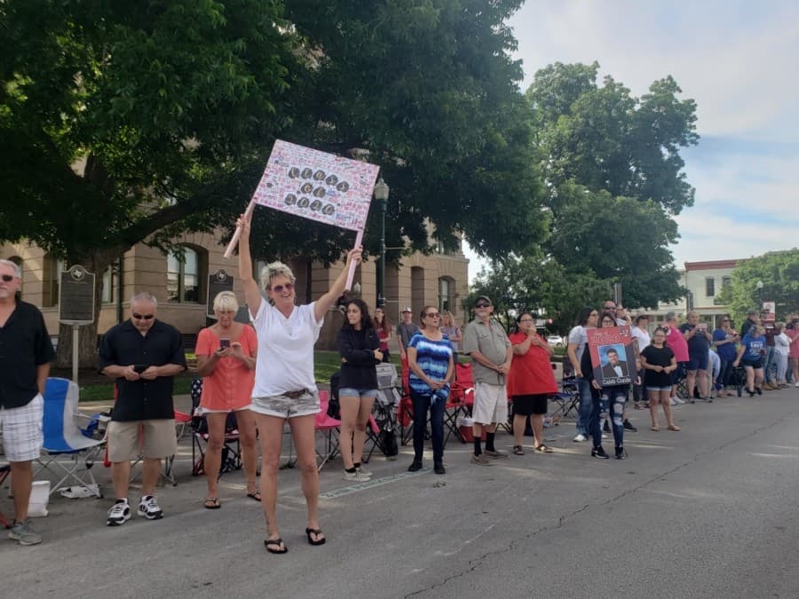 Many spectators cheered on the Georgetown ISD seniors at the May 29 parade. (Ali Linan/Community Impact Newspaper)