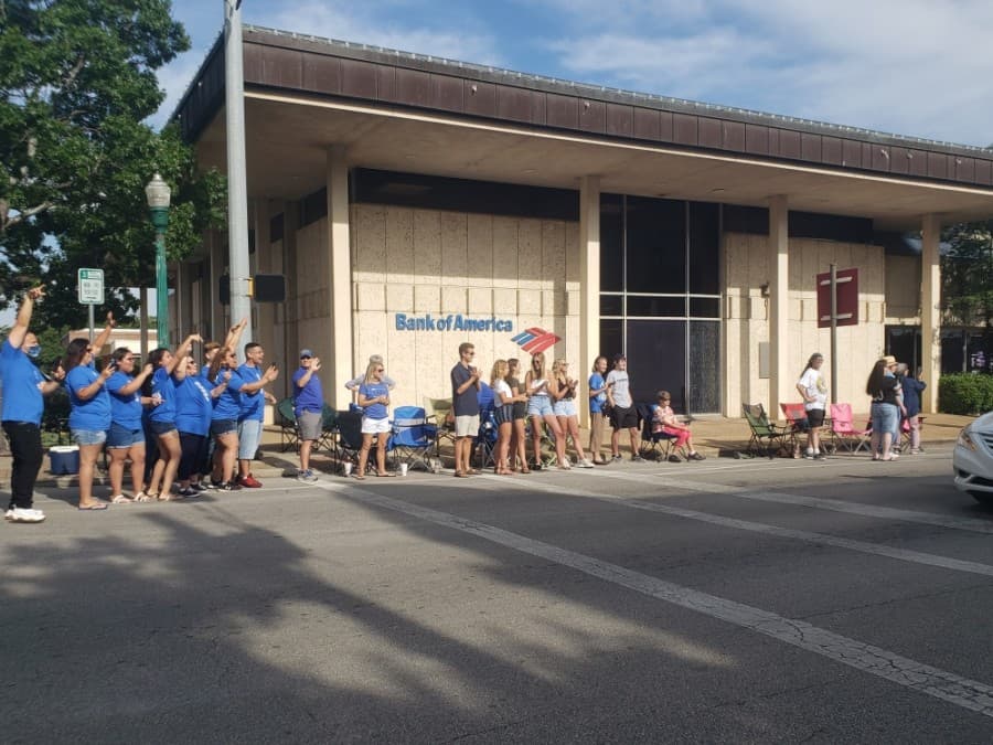 Many spectators cheered on the Georgetown ISD seniors at the May 29 parade. (Ali Linan/Community Impact Newspaper)