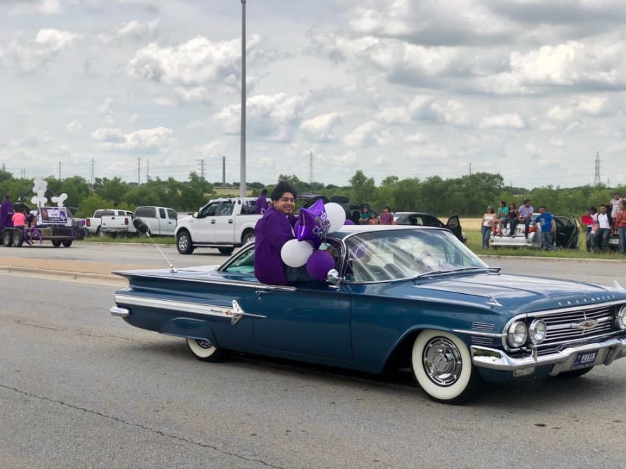Seniors carried balloons and colorful signs in the parade. (Evelin Garcia/ Community Impact Newspaper)