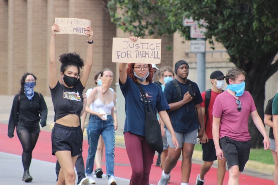 Protesters march toward the Texas Capitol. (Christopher Neely/Community Impact Newspaper)