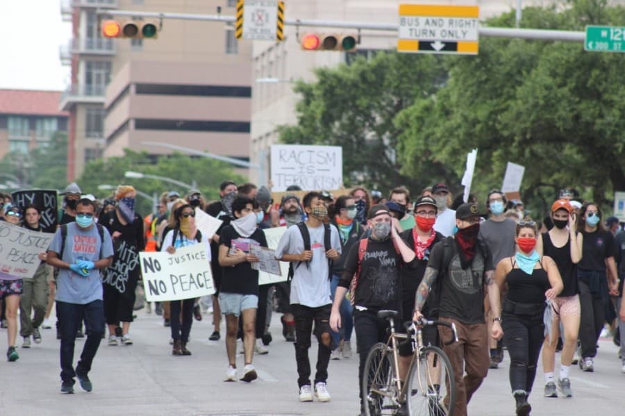Protesters march toward the Texas Capitol.(Christopher Neely/Community Impact Newspaper)