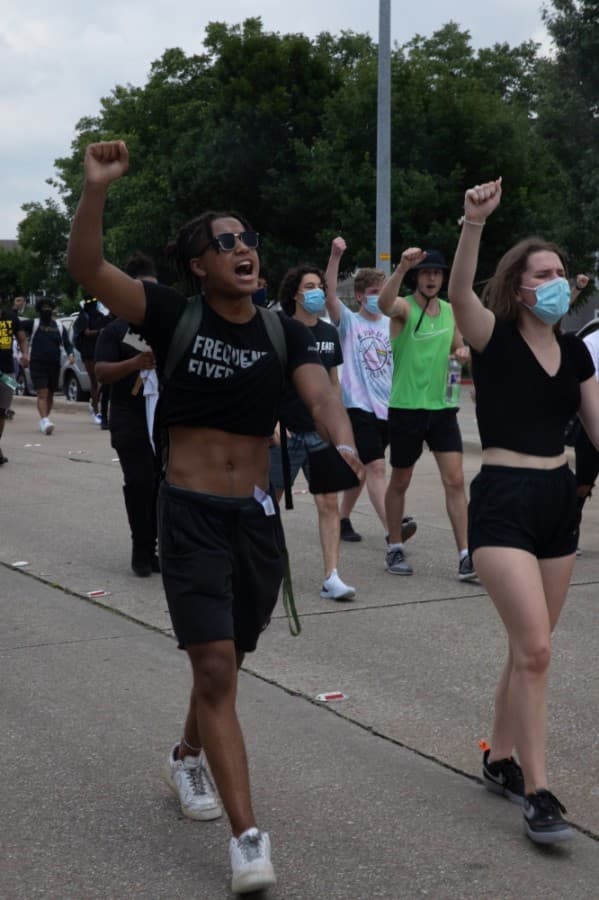 Protesters marched along Parker Road toward Dallas Parkway at a peaceful protest June 2. (Liesbeth Powers/Community Impact Newspaper)