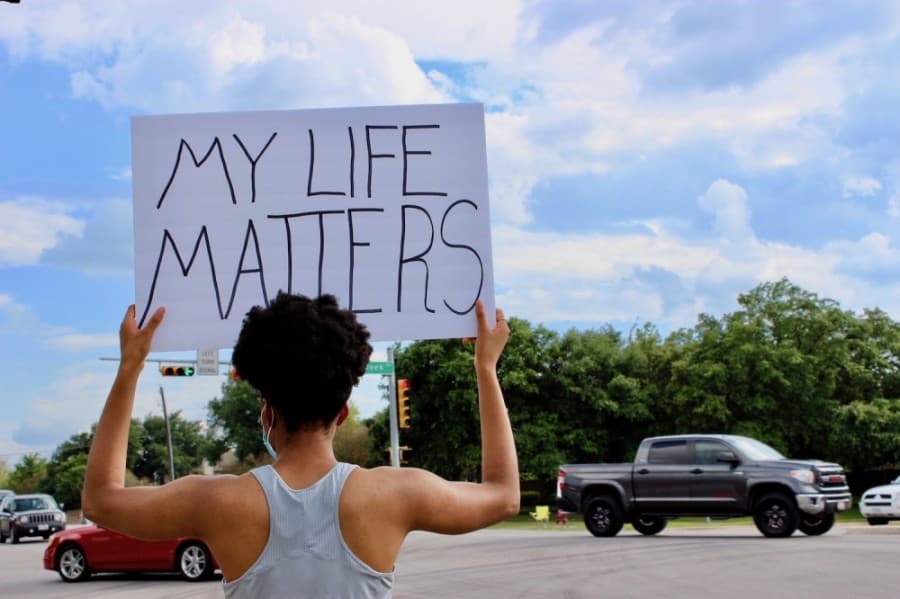 Round Rock resident Marilyn Nzoiwu holds a sign that says "My Life Matters." (Taylor Jackson Buchanan/Community Impact Newspaper)