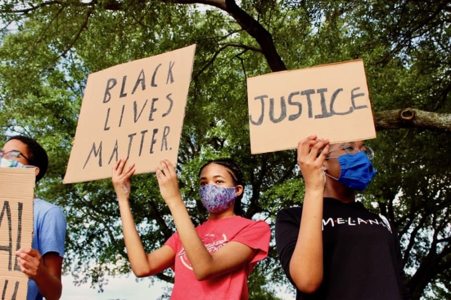 'We can’t stay quiet': Round Rock residents form nightly, peaceful protest