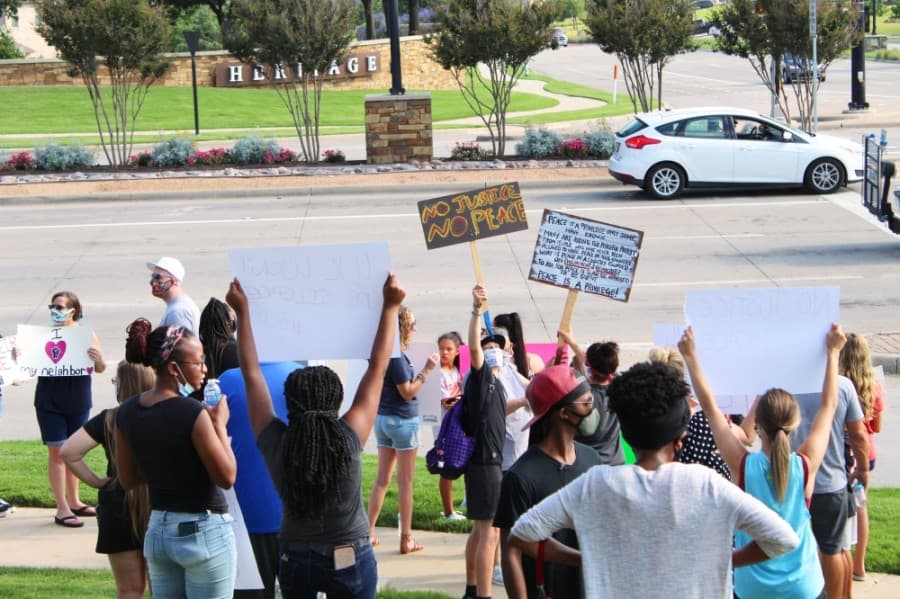 North Fort Worth residents gathered June 2 for a peaceful protest at the intersection of Heritage Trace Parkway and North Riverside Drive. (Ian Pribanic/Community Impact Newspaper)
