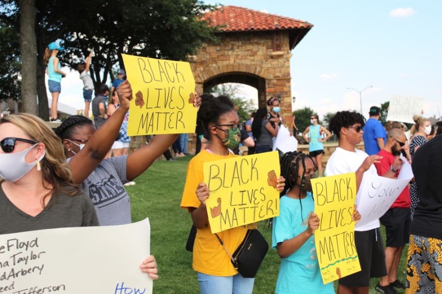 North Fort Worth residents gathered June 2 for a peaceful protest at the intersection of Heritage Trace Parkway and North Riverside Drive. (Ian Pribanic/Community Impact Newspaper)