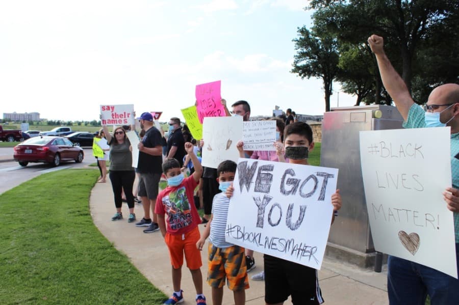 North Fort Worth residents gathered June 2 for a peaceful protest at the intersection of Heritage Trace Parkway and North Riverside Drive. (Ian Pribanic/Community Impact Newspaper)
