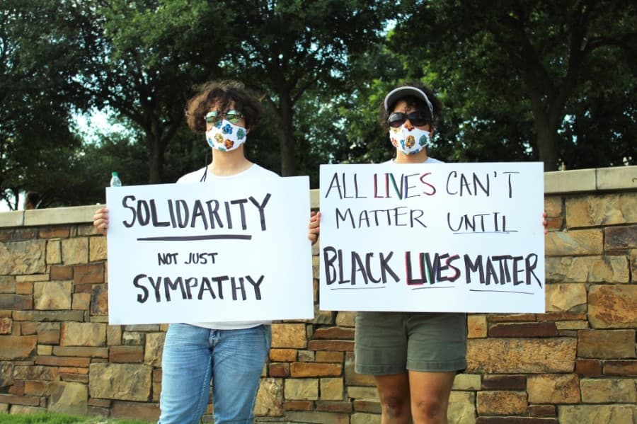 North Fort Worth residents gathered June 2 for a peaceful protest at the intersection of Heritage Trace Parkway and North Riverside Drive. (Ian Pribanic/Community Impact Newspaper)