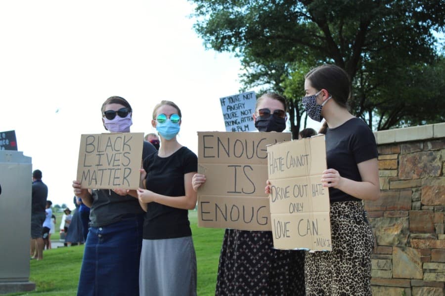North Fort Worth residents gathered June 2 for a peaceful protest at the intersection of Heritage Trace Parkway and North Riverside Drive. (Ian Pribanic/Community Impact Newspaper)