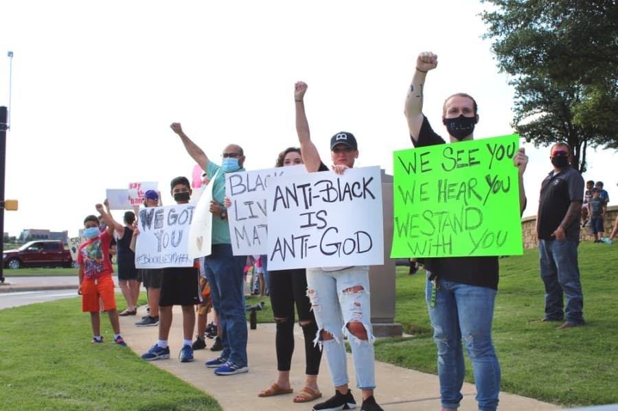North Fort Worth residents gathered June 2 for a peaceful protest at the intersection of Heritage Trace Parkway and North Riverside Drive. (Ian Pribanic/Community Impact Newspaper)