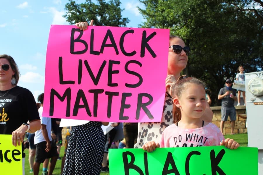 North Fort Worth residents gathered June 2 for a peaceful protest at the intersection of Heritage Trace Parkway and North Riverside Drive. (Ian Pribanic/Community Impact Newspaper)
