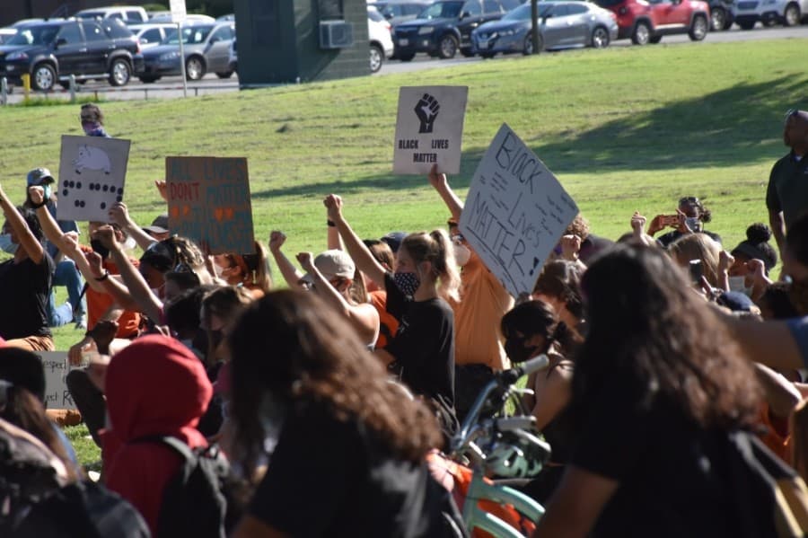 Protesters knelt for 8 minutes and 46 seconds—the same amount of time that Minneapolis Police Officer Derek Chauvin had his knee on George Floyd's neck. (Makenzie Plusnick/Community Impact Newspaper)