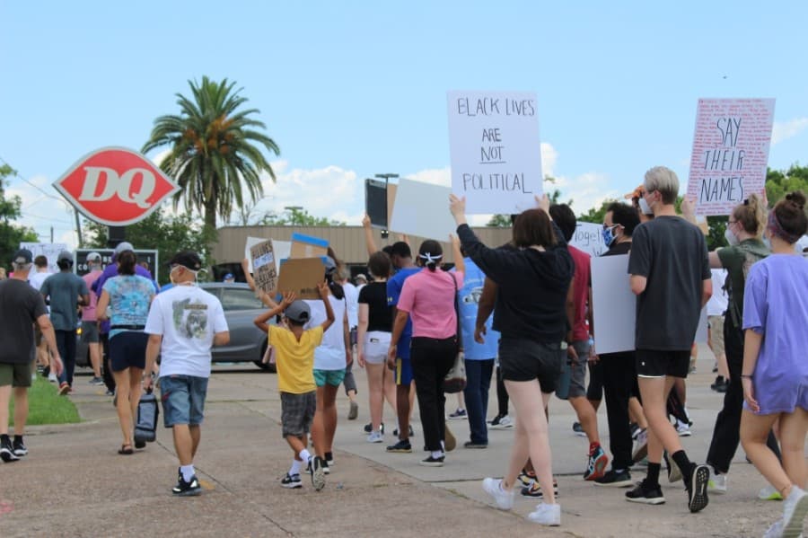 Protestors marched along S. Friendswood Drive. (Haley Morrison/Community Impact Newspaper) 