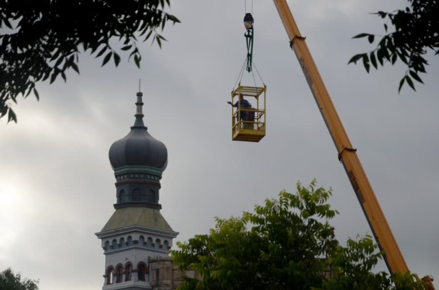 The onion dome on top of the Old Masonic Lodge Building, now Gumbo's North, was removed the morning of June 18. A new but identical dome will replace the old one after repairs to the building's roof are complete. (John Cox/Community Impact Newspaper)