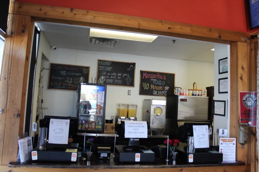 Staff are wearing face masks and other protective equipment, and customers have options for dine-in, takeaway and to-go. (Ian Pribanic/Community Impact Newspaper)
