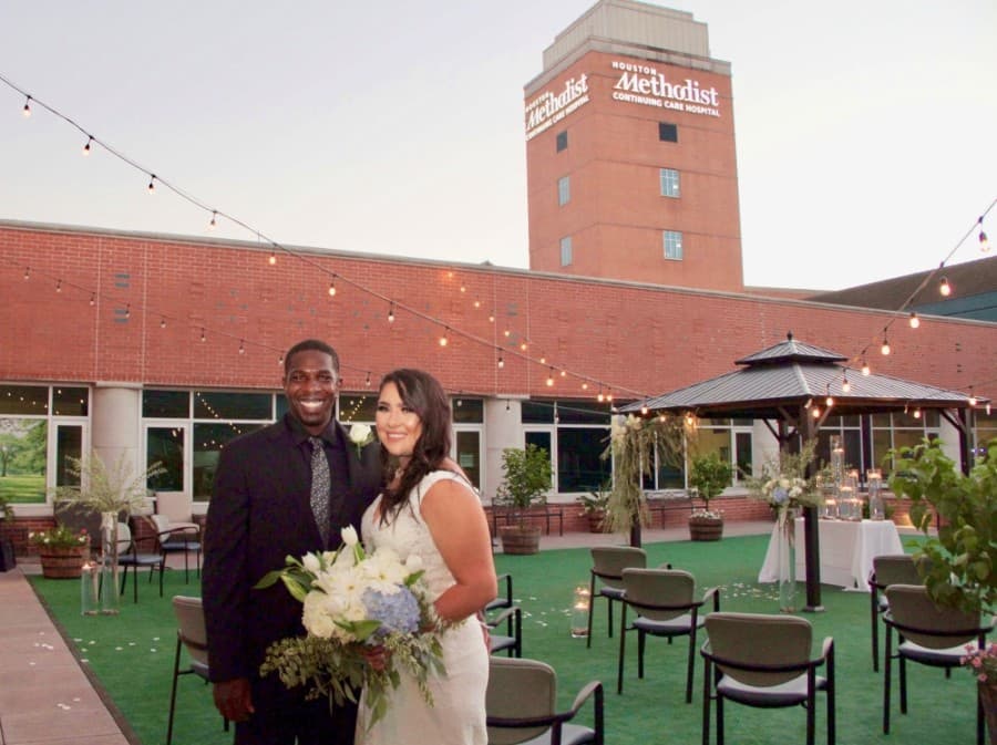 Katy-area hospital hosts wedding for COVID-19 nurse at new garden