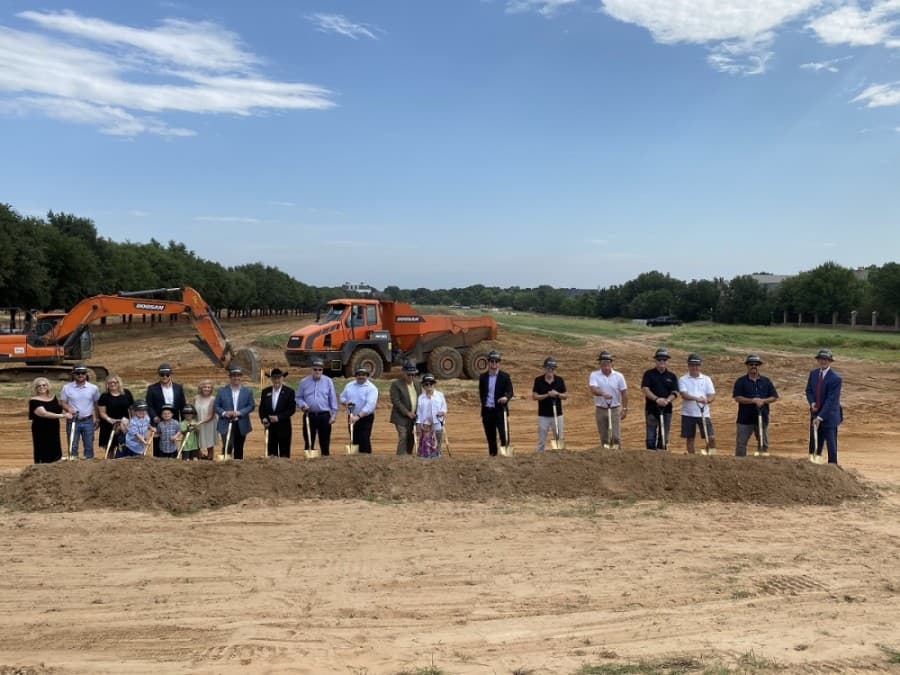 Groundbreaking ceremony marks beginning of construction of Oak Alley subdivision in Colleyville