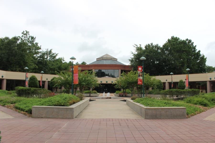 Lone Star College purchases 5,000 additional laptops, students can use for free