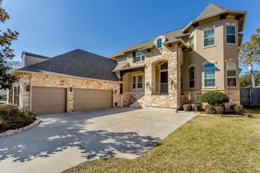 4814 Imogene St., Houston: In addition to five bedrooms and 4 1/2 bathrooms, this elevated Meyerland-area custom build includes two living rooms, a large chef's kitchen, a three-car garage and a mudroom. This 5,110-square-foot home sold for $947,001-$1,082,000 on July 14. (Courtesy Houston Association of Realtors)