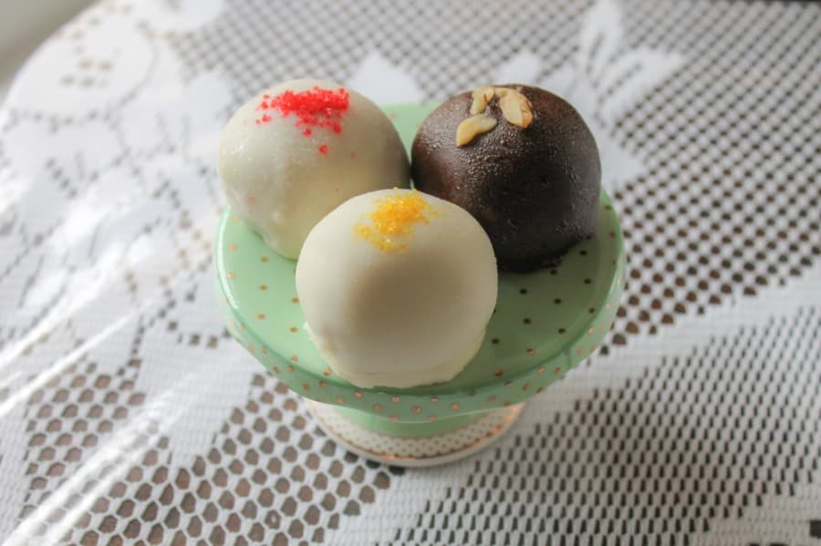 Cake Bites ($.75 each) are bite-sized cake treats that come in a variety of flavors. (Jake Magee/Community Impact Newspaper)