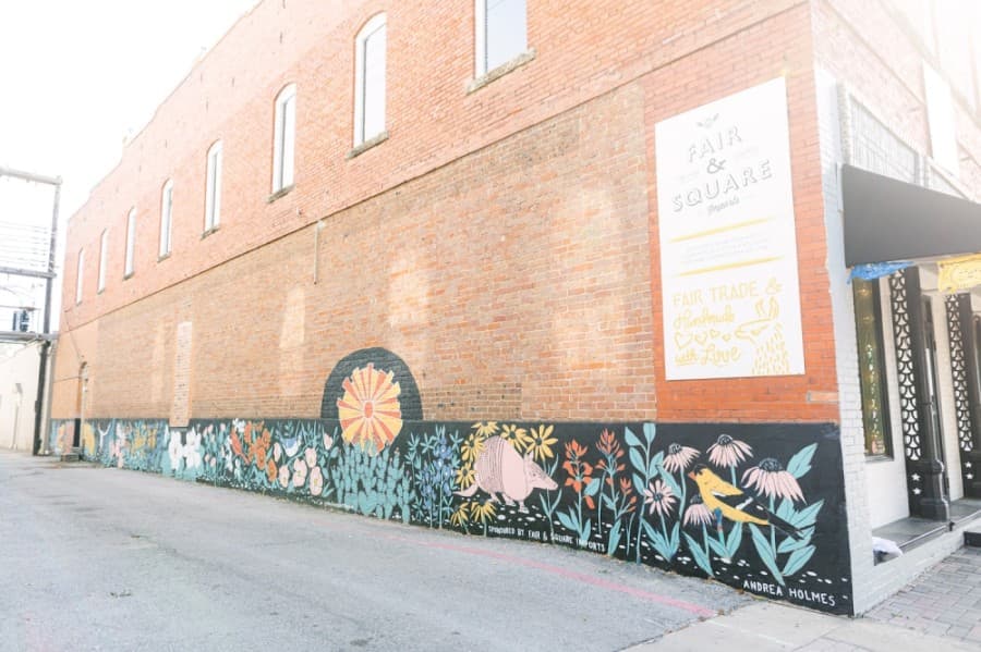 A new mural adorns the wall of Fair & Square Imports. (Courtesy Cassie Loree Photography)
