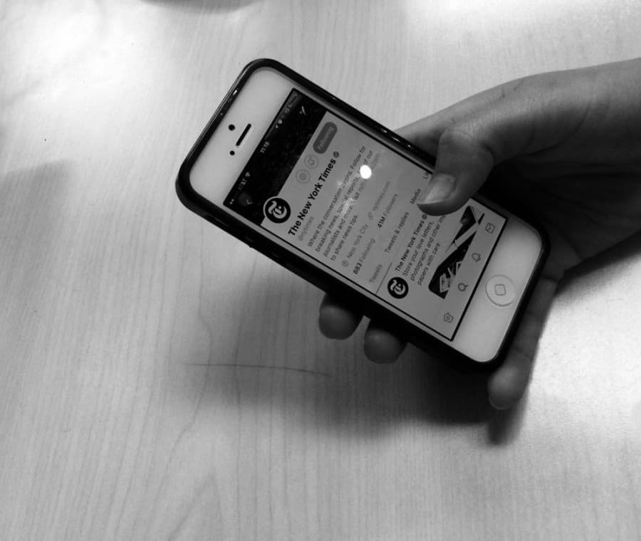 COVID-19 is increasing time spent on social media, affecting mental health, experts say