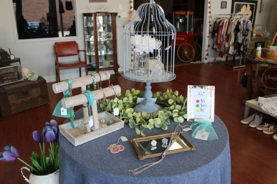 The boutique also includes accessories. (Olivia Lueckemeyer/Community Impact Newspaper)