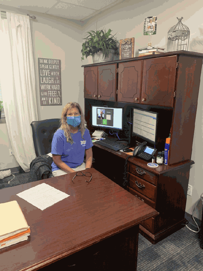 The Staley Middle School principal virtually meets with new students. (Courtesy Frisco ISD)