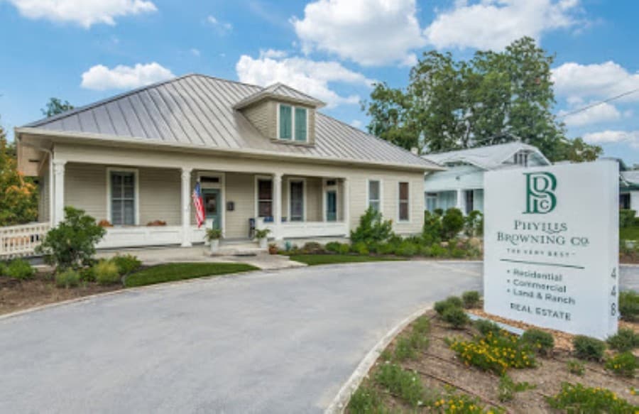 Phyllis Browning Co. moves to new location
