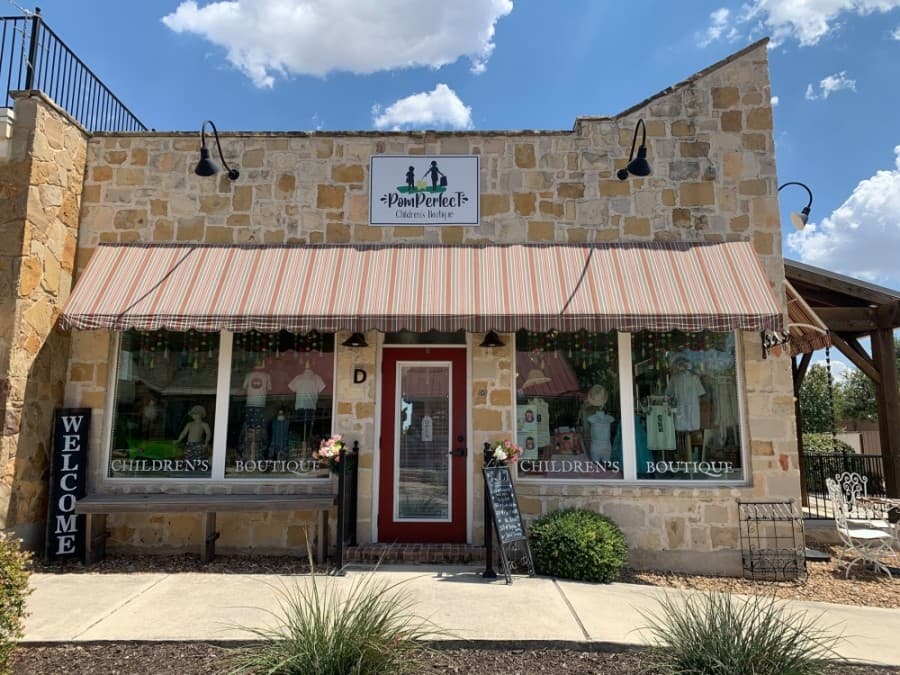Pom Perfect replaces Lil’ Coonies Cottage in Gruene Lake Village