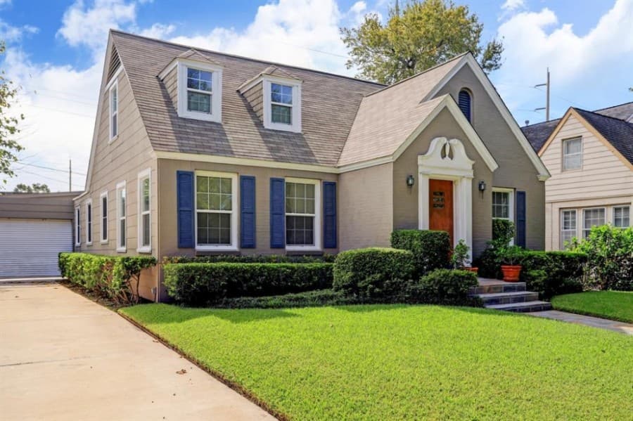 1933 Lexington St., Houston: This Richwood Place home dates back to 1938 and was once owned by the Hamilton family, founders of the Hamilton Shirts in Houston. 3 beds, 4 baths / 2,452 sq. ft.  Sold for $552,001-$627,000 on Aug. 10. (Courtesy Houston Association of Realtors)