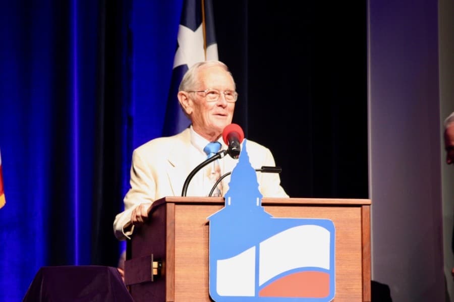 Astronaut Charles Duke honored as 2020 Texan of the Year with performance by Randy Rogers in New Braunfels