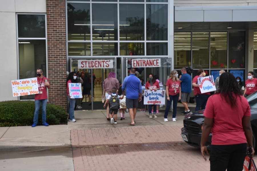 Families walked their students to the door at Weatherford Elementary School. (Makenzie Plusnick/Community Impact Newspaper)