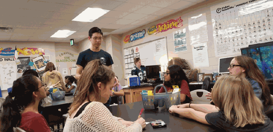 Teach 2 Learn high school mentors led workshops with middle school students prior to the closure of campuses this spring. (Courtesy Teach 2 Learn)