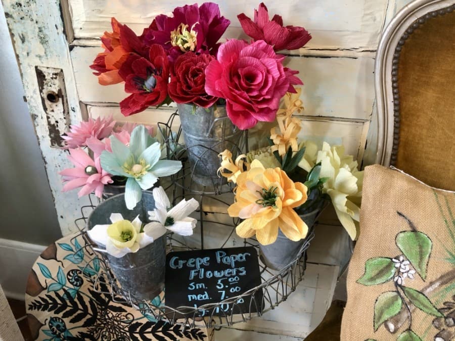 Prior to the pandemic, Visual Lyrics offered classes, such as how to make crepe paper flowers. (Sally Grace Holtgrieve/Community Impact Newspaper)