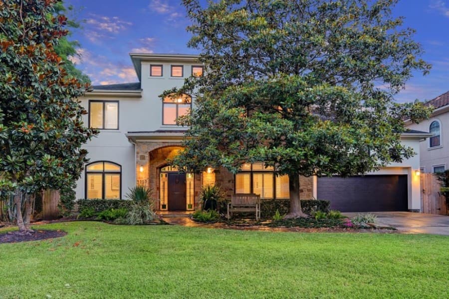 4909 Valerie St., Bellaire: With five bedrooms and five bathrooms, this 5,833-square-foot home has a foyer open to formal events, a sizable chef’s kitchen with two islands and stainless appliances, and a family room with fireplace. The first floor boasts a study with a wall of built-ins, a breakfast room with a window seat and a game room. It sold for $1,425,000-$1,638,000 on Sept. 9. (Courtesy Houston Association of Realtors)