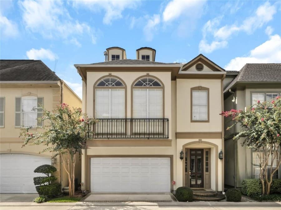 3223 Pemberton Circle Drive, Houston: At 2,413 square feet, this home located in the Pemberton Circle gated community features hardwood floors, built-ins, a gas fireplace, a gourmet kitchen with slab granite countertops as well as stainless appliances. A large master suite with a vaulted ceiling also comes in the home, with two bedrooms down, a spa-like master bath and a small fenced patio area with brick pavers. It sold for $285,001-$325,000 on Sept. 18. (Courtesy Houston Association of Realtors)