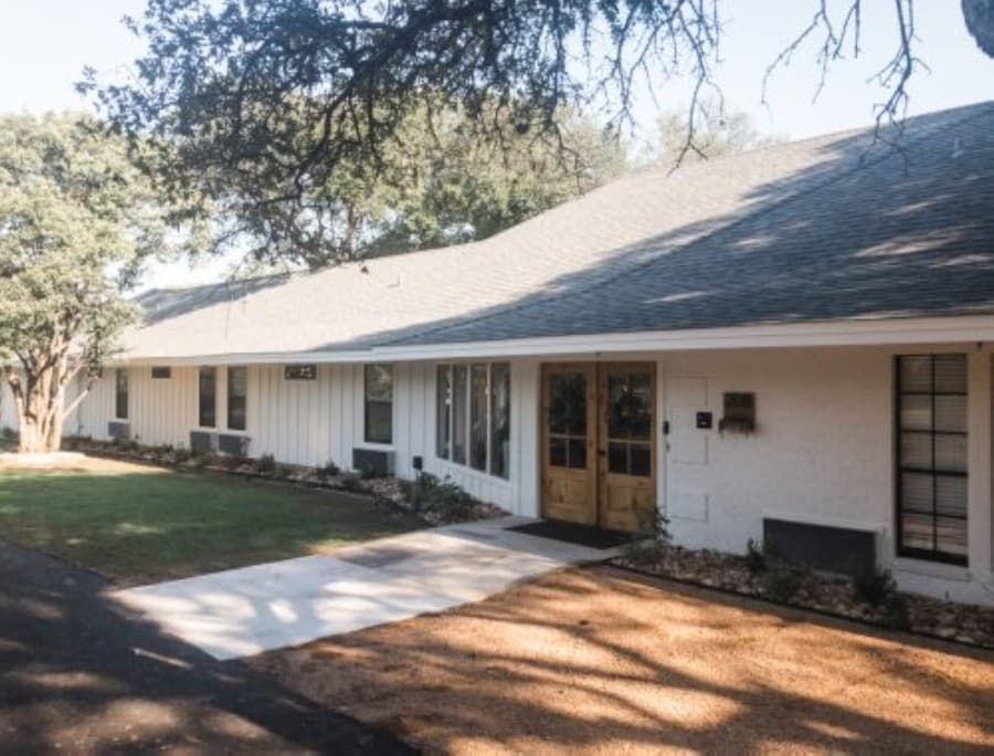 New assisted-living facility Platinum Resorts now open in Georgetown