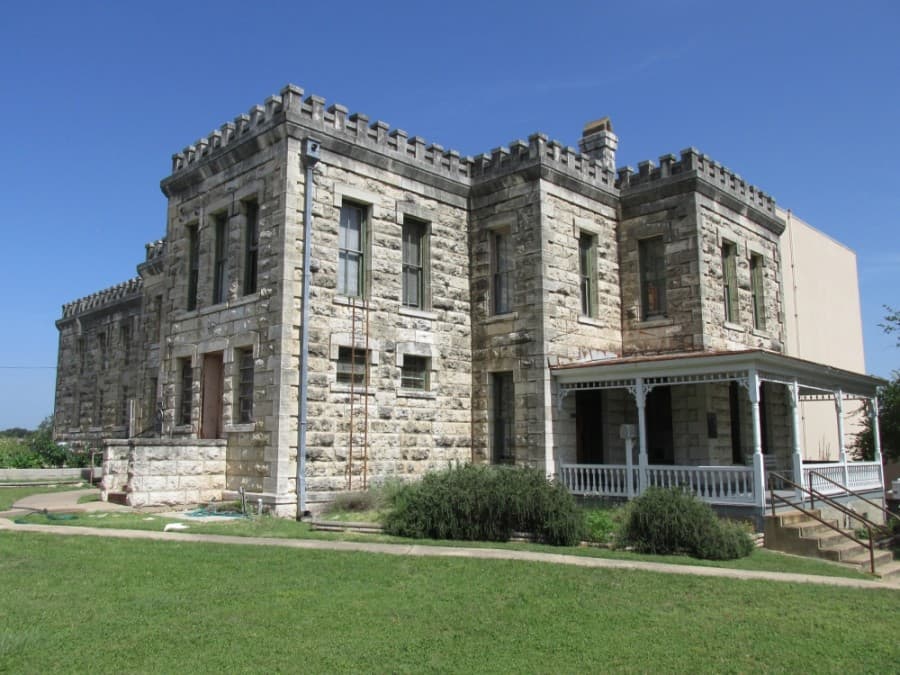 Williamson County commissioners end renting of historic jail, consider sale