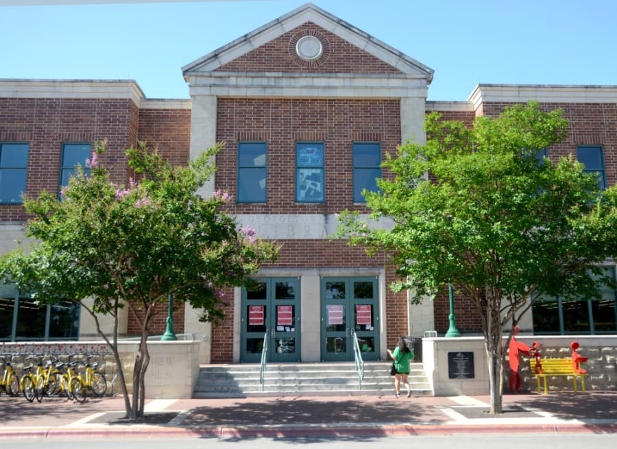 Friends of the Georgetown Public Library seeks donations to assist with fund shortages