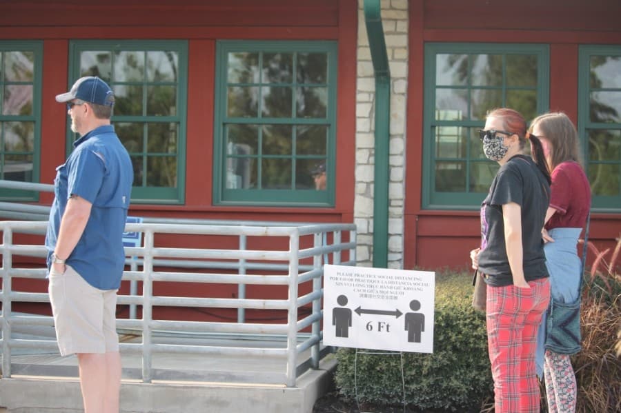Voters maintain social distance while waiting in line at Big Stone Lodge in Spring. (Andy Li/Community Impact Newspaper)