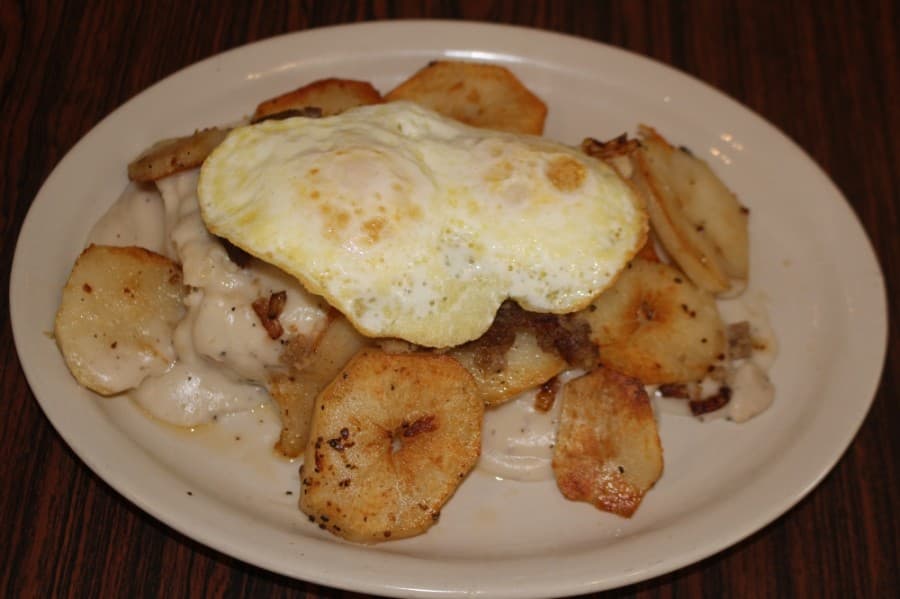 The stackable breakfast ($10.95) includes toast, hash browns, sausage, gravy and eggs. (Eva Vigh/Community Impact Newspaper)