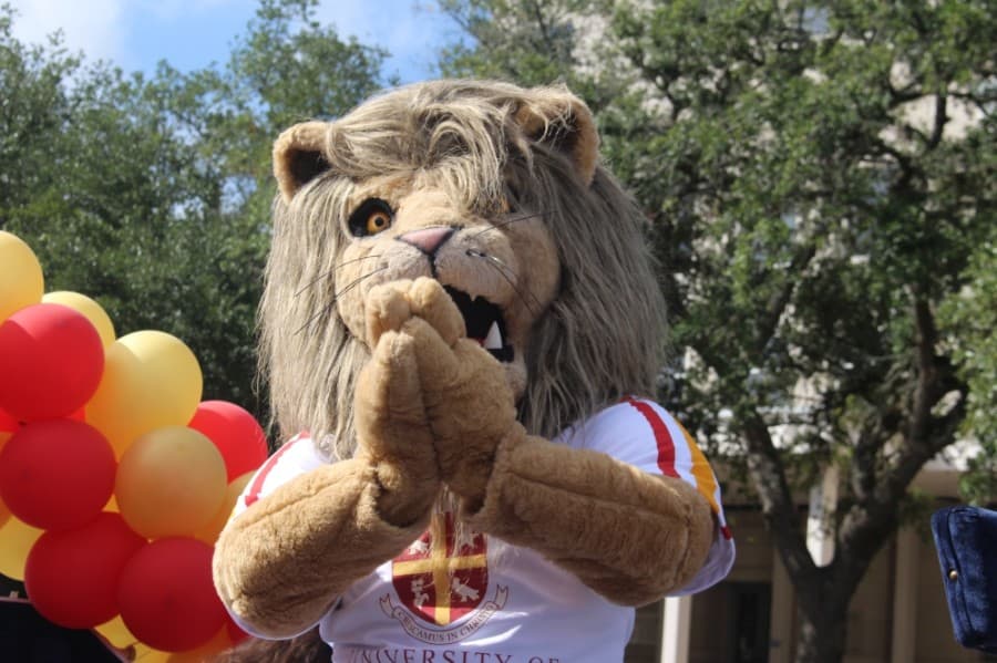The mascot lion arrived by horse-drawn carriage. (Eva Vigh/Community Impact Newspaper)