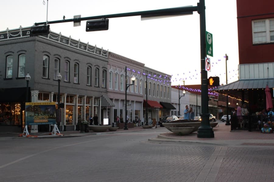 New lighting has been added to Louisiana Street in downtown McKinney between Kentucky and Church streets as part of the city's Light Up Louisiana project. (Miranda Jaimes/Community Impact Newspaper)