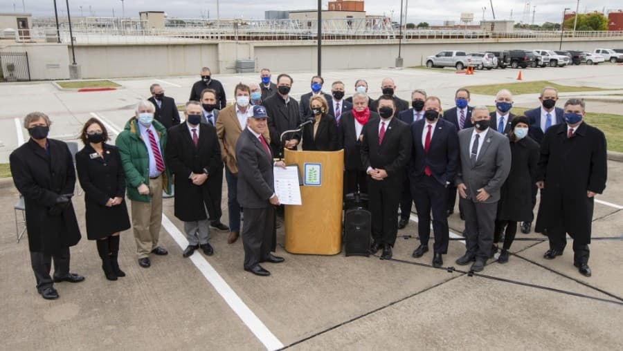 Officials from the North Texas Municipal Water District and its member cities signed an amended wholesale water services contract Oct. 29 at the district’s headquarters in Wylie. (Courtesy North Texas Municipal Water District)