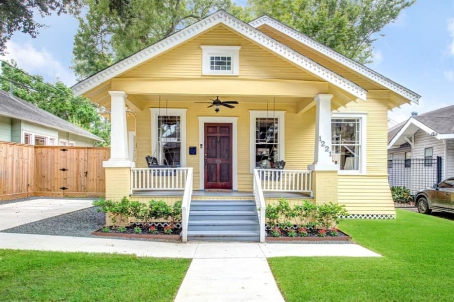 1221 W. Drew St., Houston: This 1919 Craftsman bungalow has been fully updated throughout, including an owner's retreat and sunroom that could serve as a home office. 2 bed, 2 bath/1,719 sq. ft. Sold for $627,001-$717,000 on Oct. 23. (Courtesy Houston Association of Realtors)