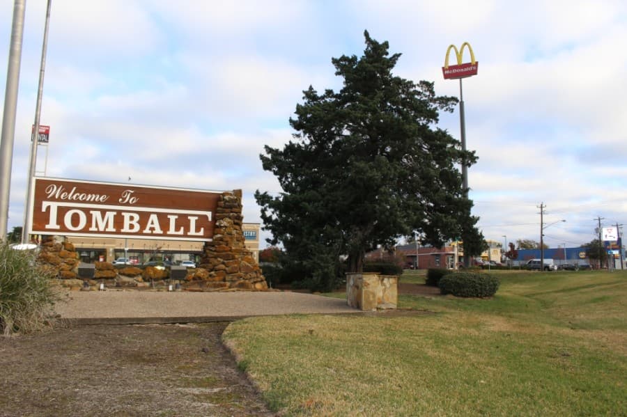 Bomb squad detonates suspicious package at Tomball T-Mobile store