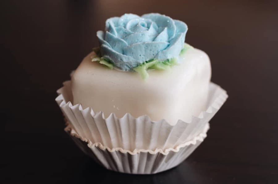 


Petit four pastries are sold for $3 apiece. (Courtesy Cakes N’ Mor)