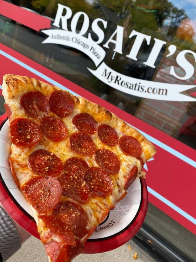 Chicago pizzeria Rosati’s celebrates grand opening in Cypress